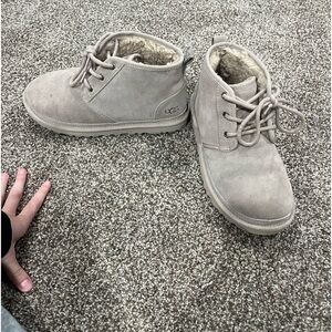 Uggs name brand wore once or twice